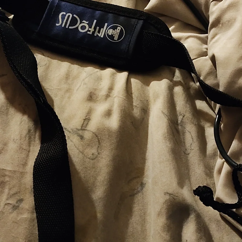 In Focus camera bag w strap carrier